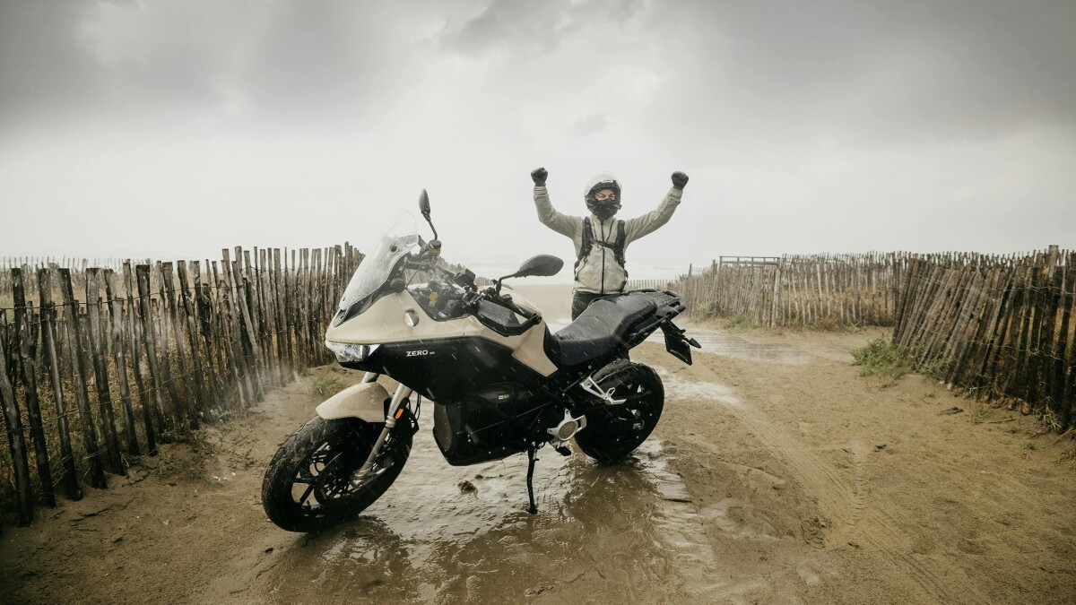 Zero DSR motorcycle smashes range record by 40%
