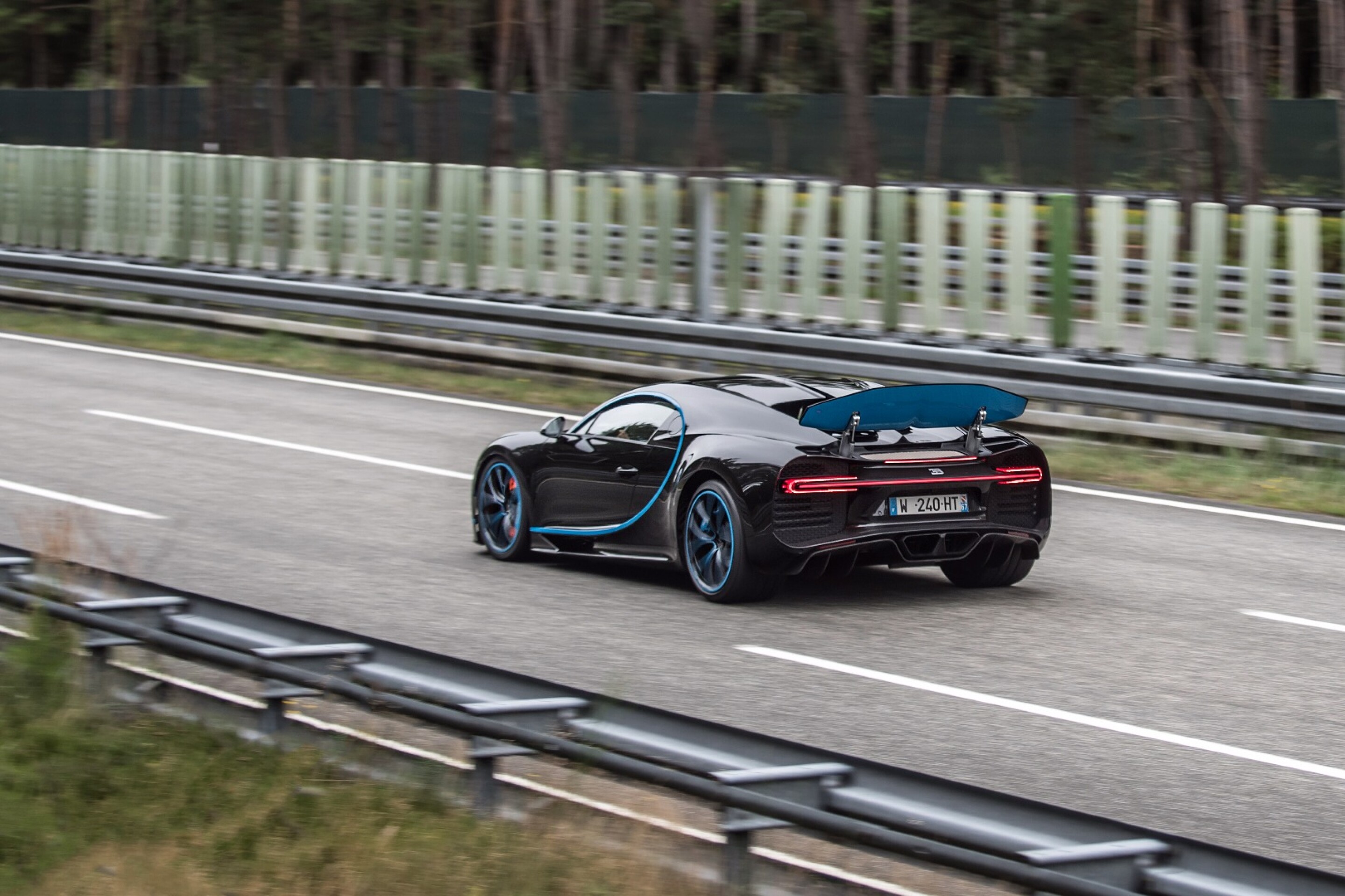 0-400-0 km/h in 42 seconds: Bugatti Chiron screeches into the record books