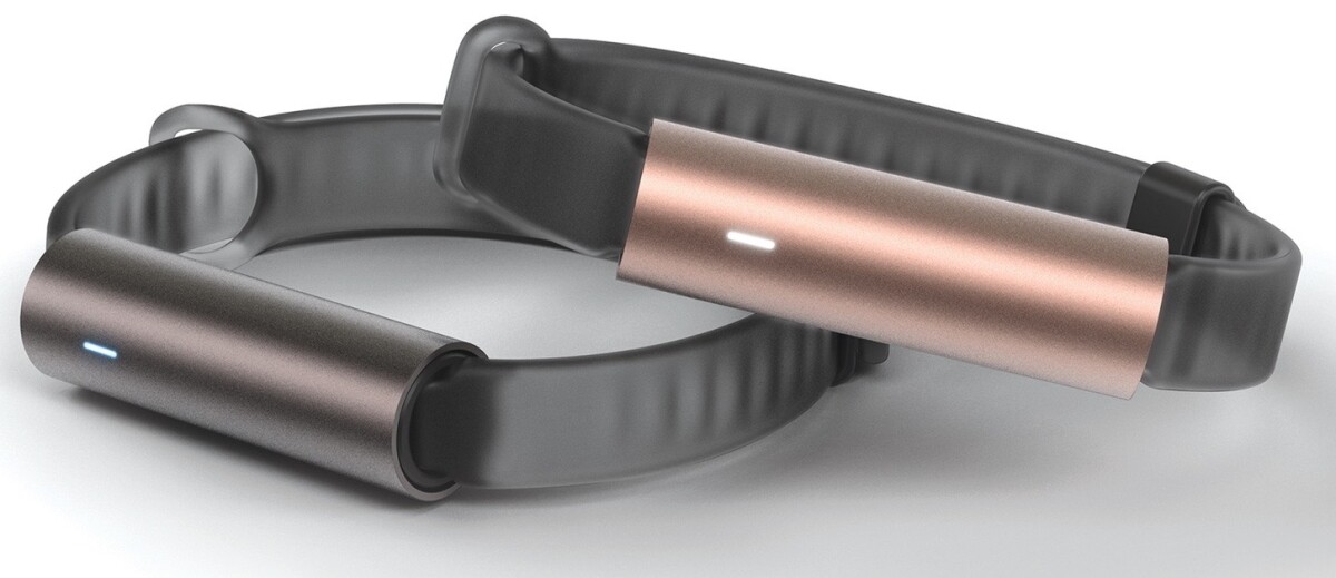 The Misfit Ray comes in either rose gold or carbon black, with sport or leather bands