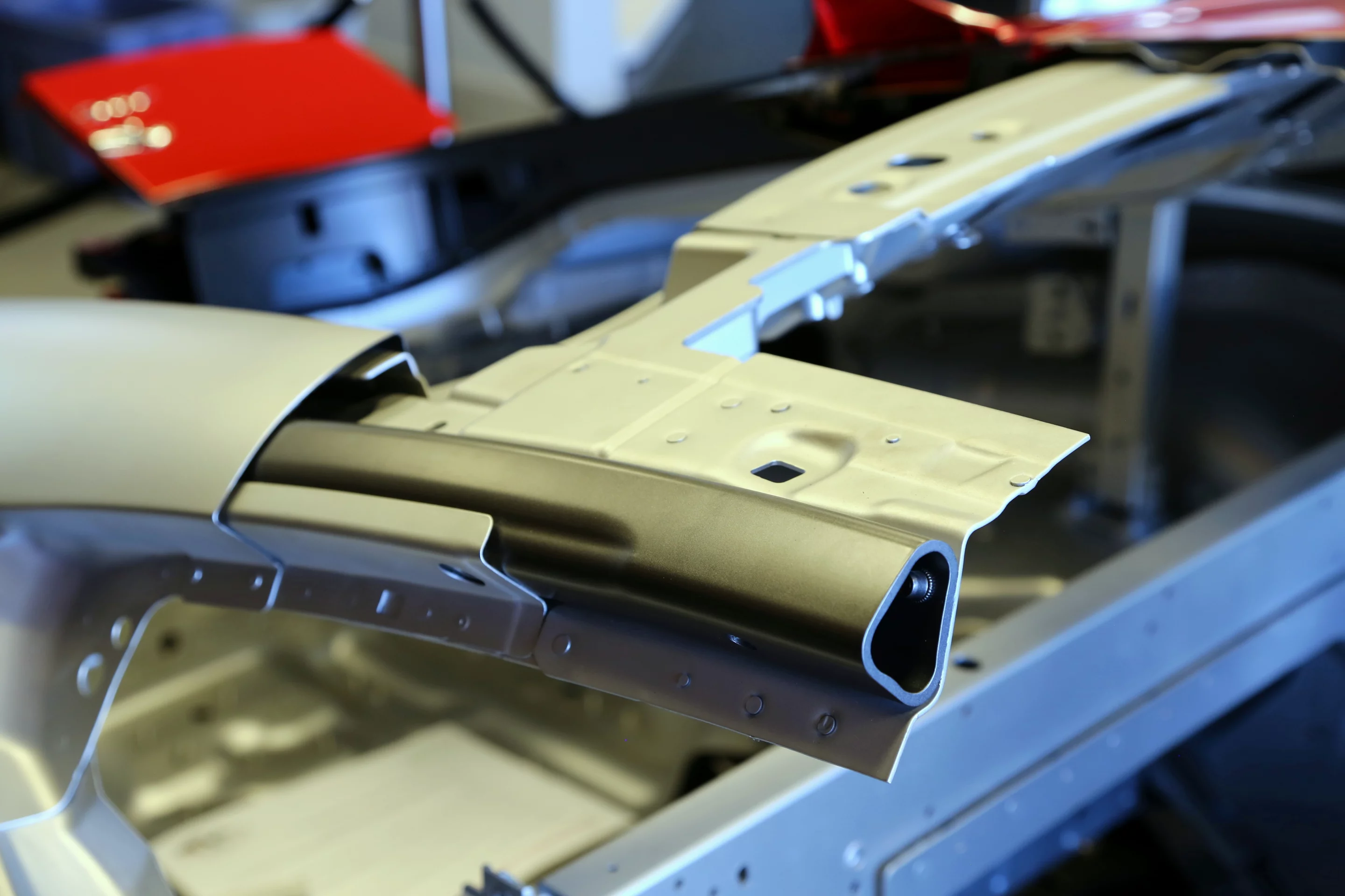 The F-type Coupe is built around a rigid bonded and riveted all-aluminum platform (Photo: Angus MacKenzie/Gizmag.com)