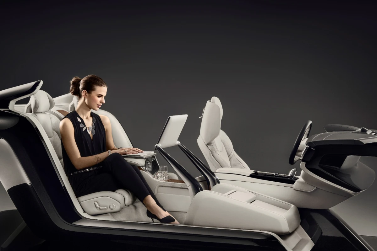 The Lounge Console offers three modes: work, entertainment and relaxation