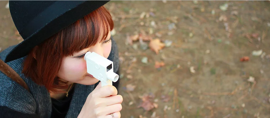 Modeled after a traditional 8mm video camera, the pint-sized Bee captures video at 640 x 480 pixels and 30fps