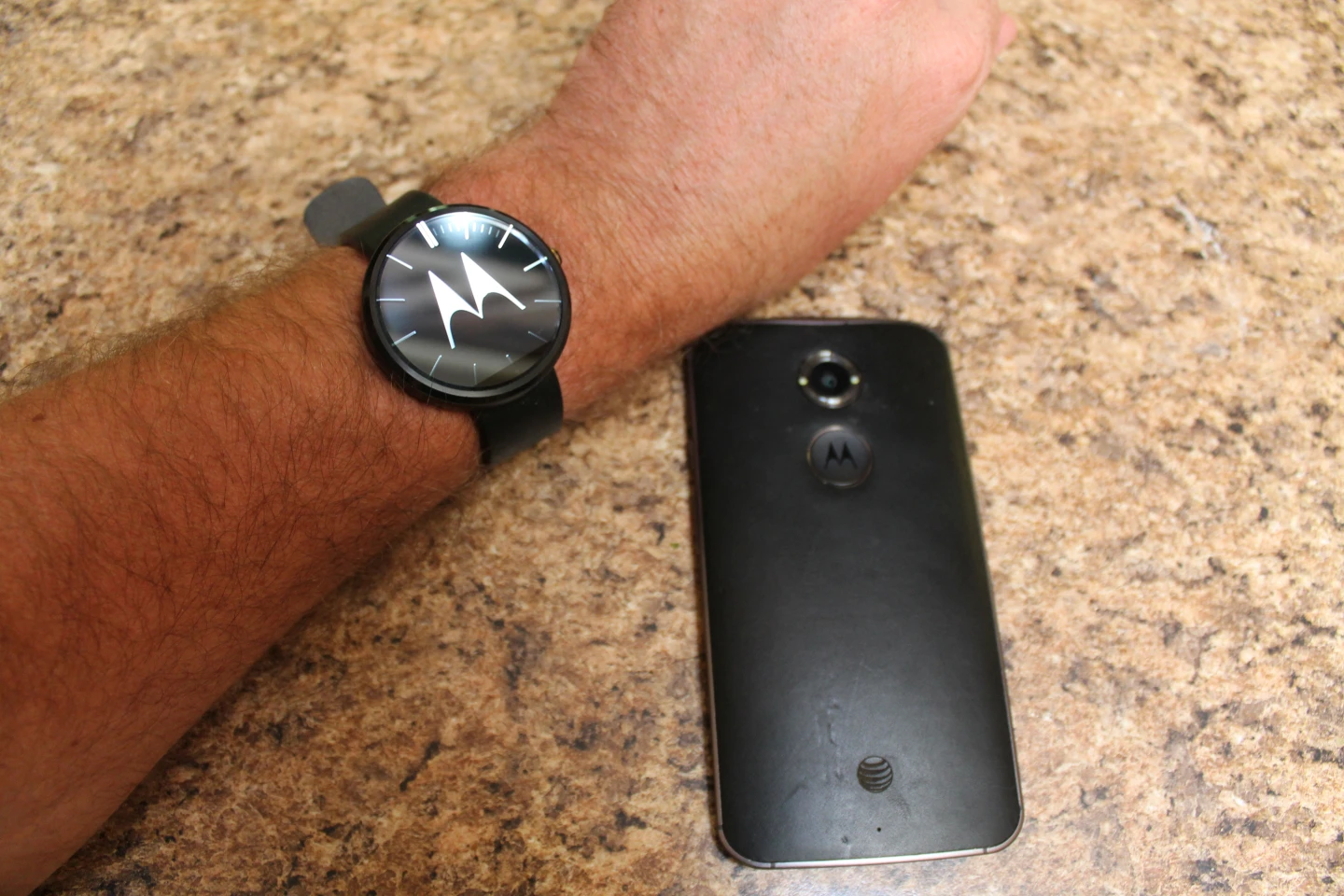 The new Moto X (2014) and the Moto 360 smartwatch (Photo: Eric Mack/Gizmag.com)