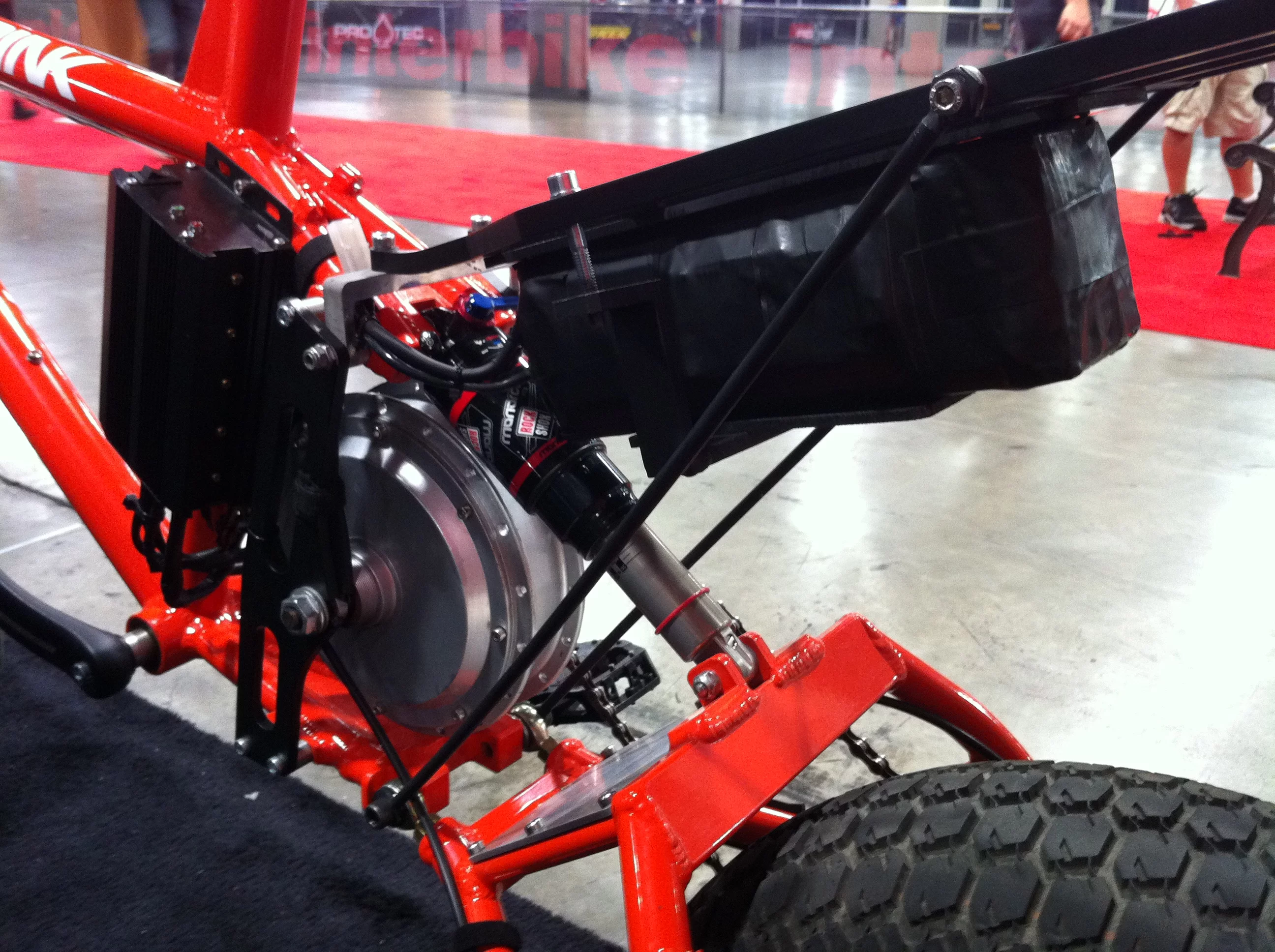 The Hanebrink III features a 750 Watt sealed, brushless electric motor with seven-speed integrated gearing