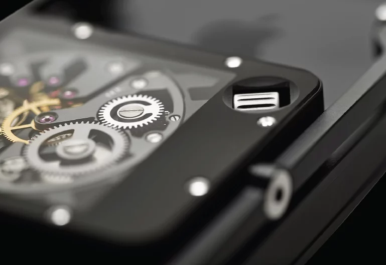 The We5S is manually wound