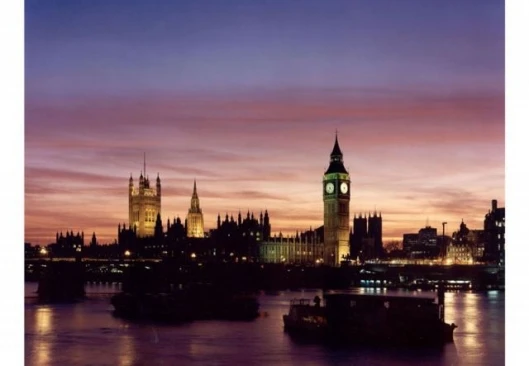Since 1995, London's Big Ben has been illuminated by Philips' 55W QL lamp since 1995. The lamp is guaranteed for a lifetime of 60,000 hours - 15 years of normal usage - and it reduces maintenance and energy costs by an estimated 60 per cent.