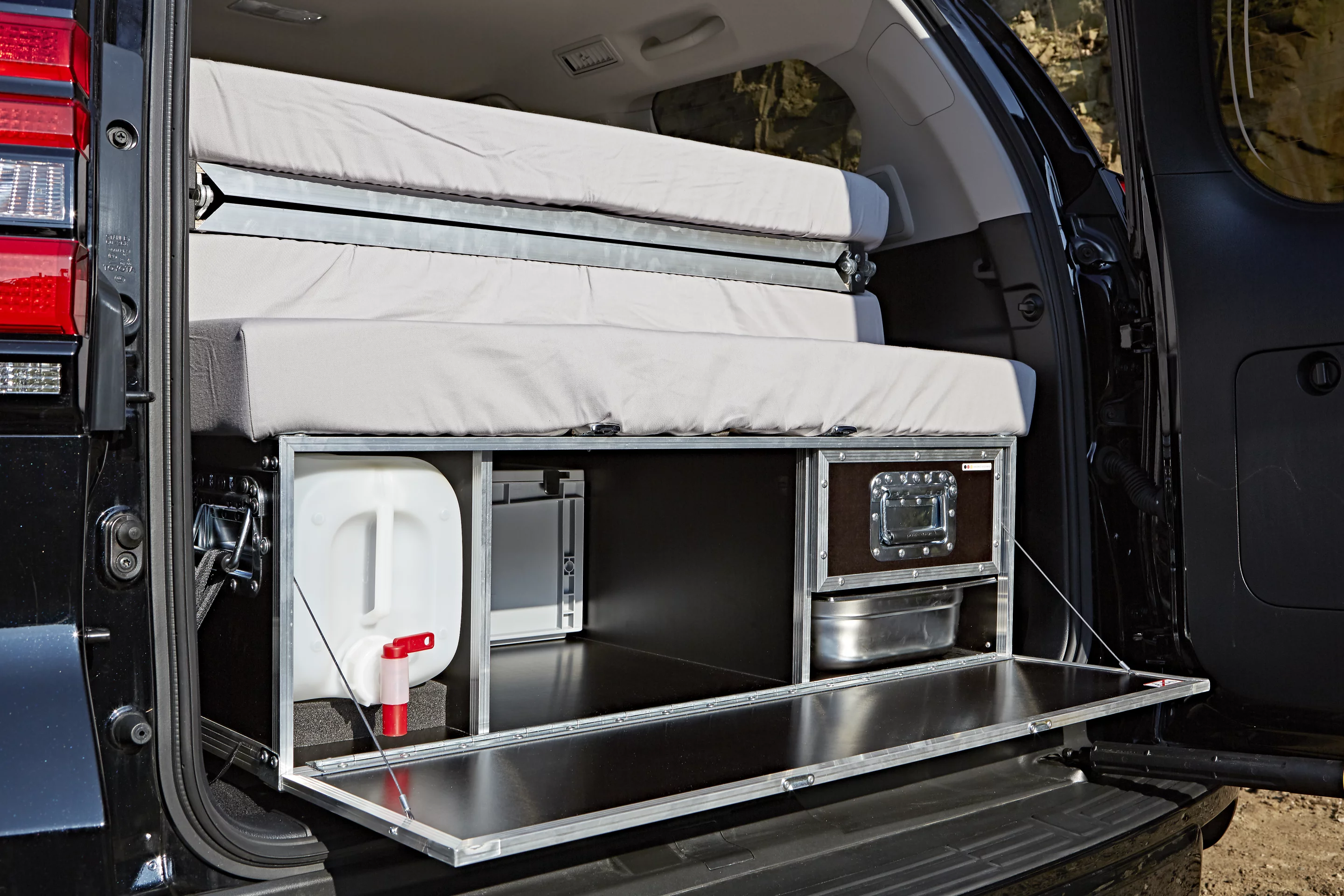 Ququq expands its camper-in-a-box line with the Land Cruiser-ready Flatbox