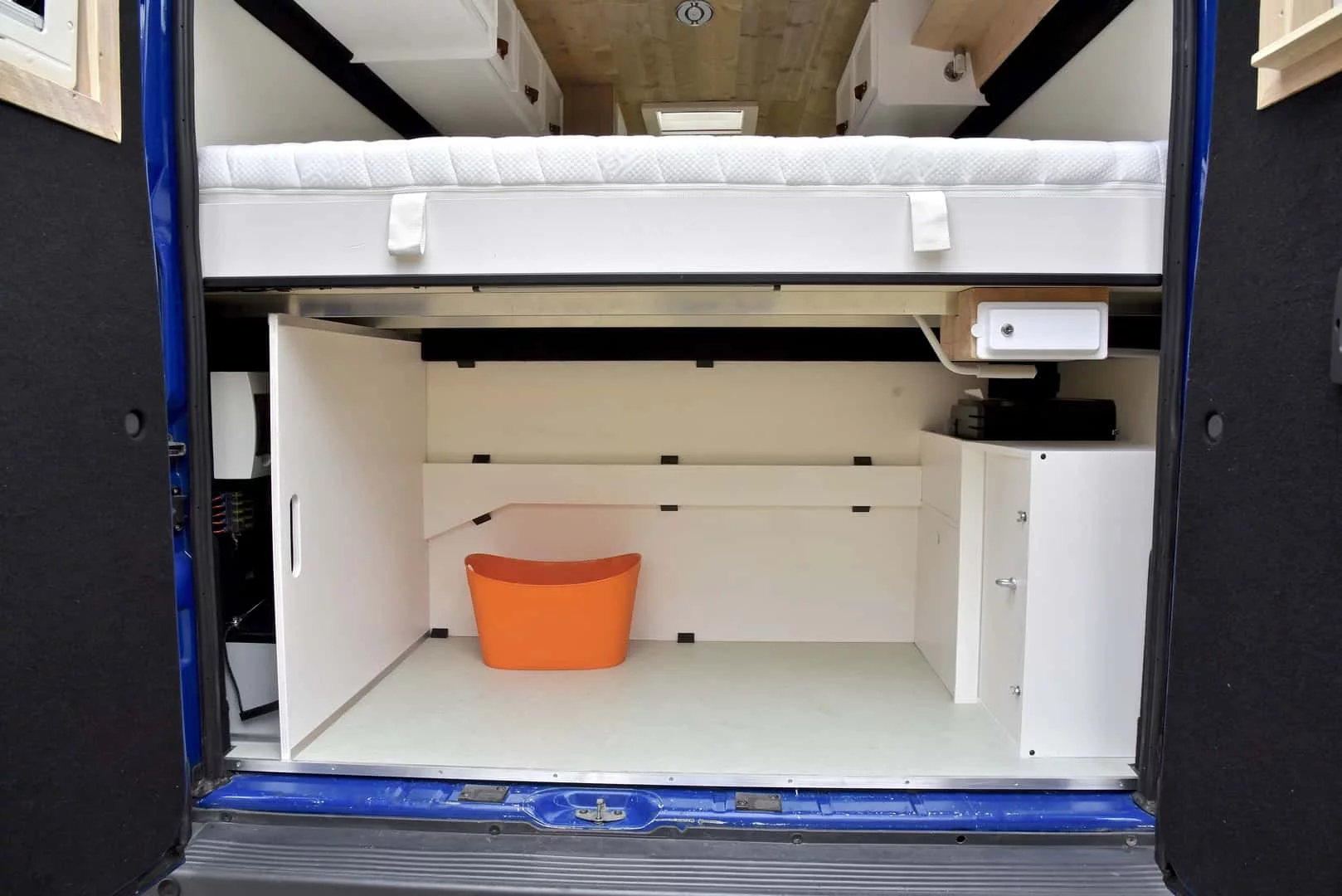 This rear storage compartment looks like it could also be a good spot for the dogs to rest