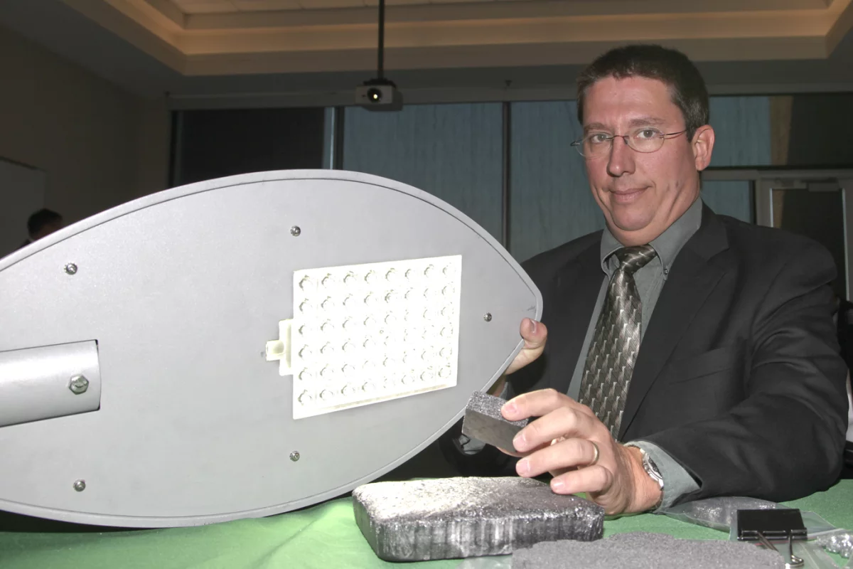 ORNL's James Klett with his LED-cooling graphite foam
