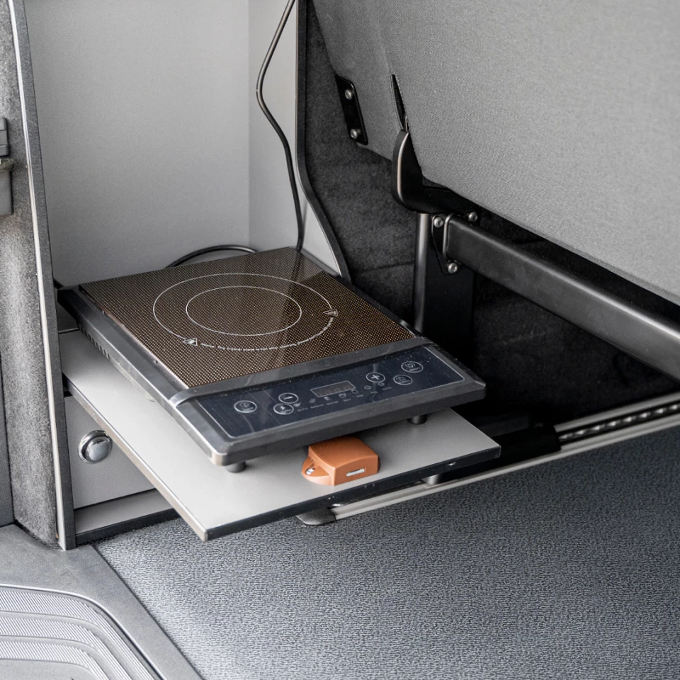 Pössl shows a fold-down induction cooktop that could be a part of a Vanstar light kitchen