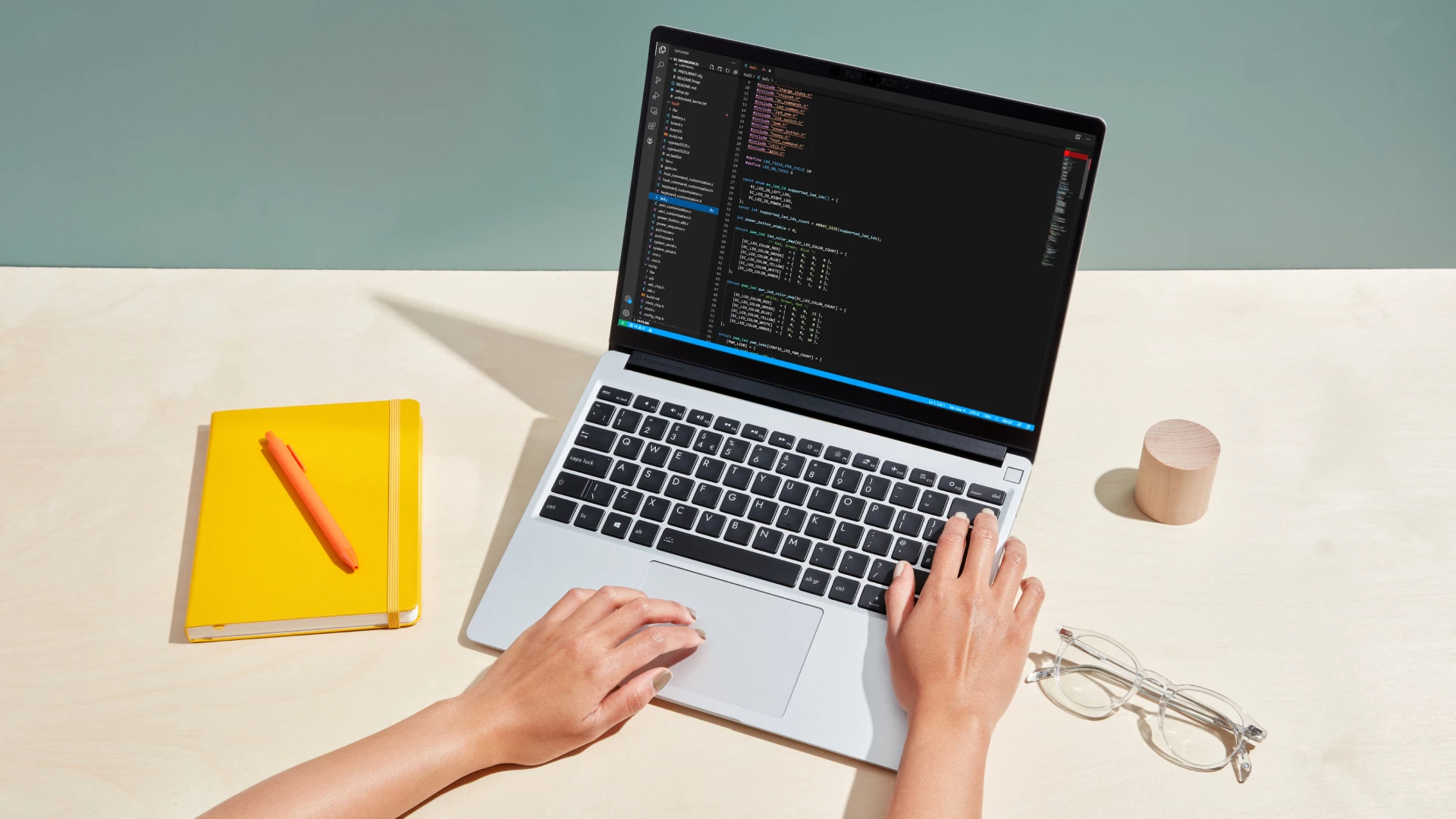 The Framework Laptop can be had as a DIY barebones configuration, where users can choose to install custome components and even run alternative operating systems, such as Linux