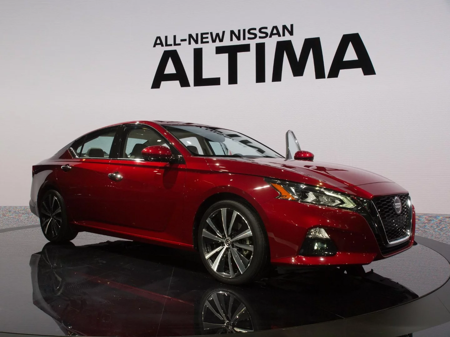 Nissan introduces the sixth-generation Altima