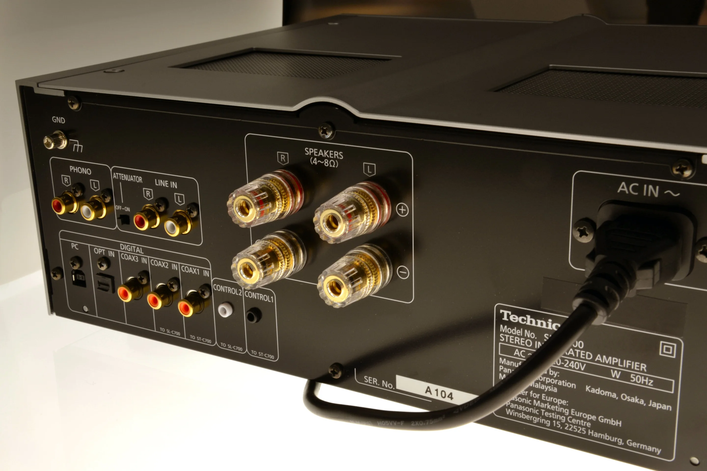 The rear of the SU-C700 amplifier (Photo: Paul Ridden/Gizmag)