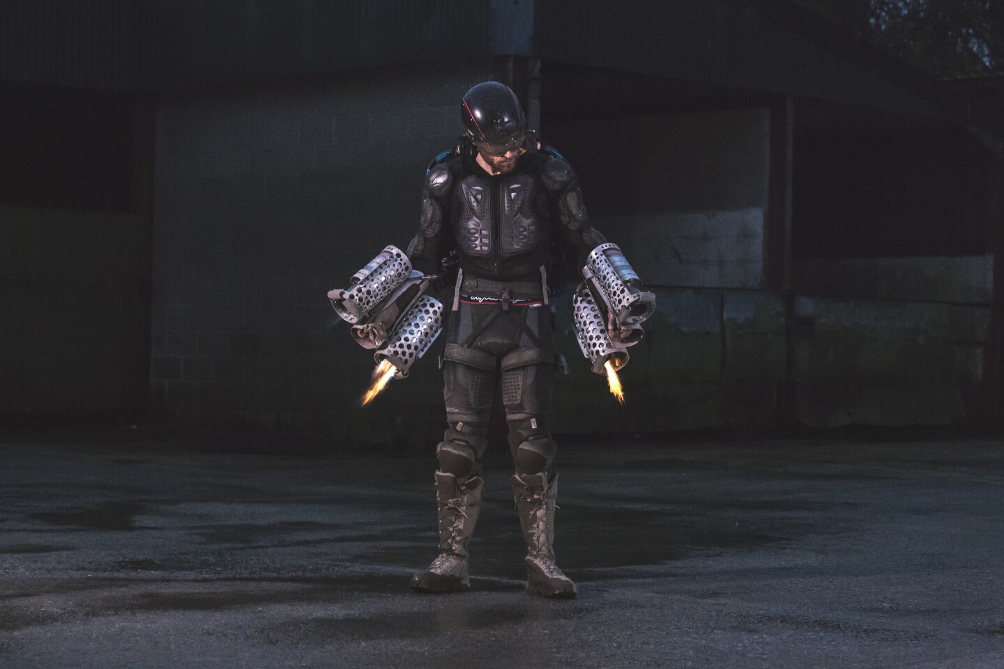 The Daedalus suit looks incredibly difficult to fly