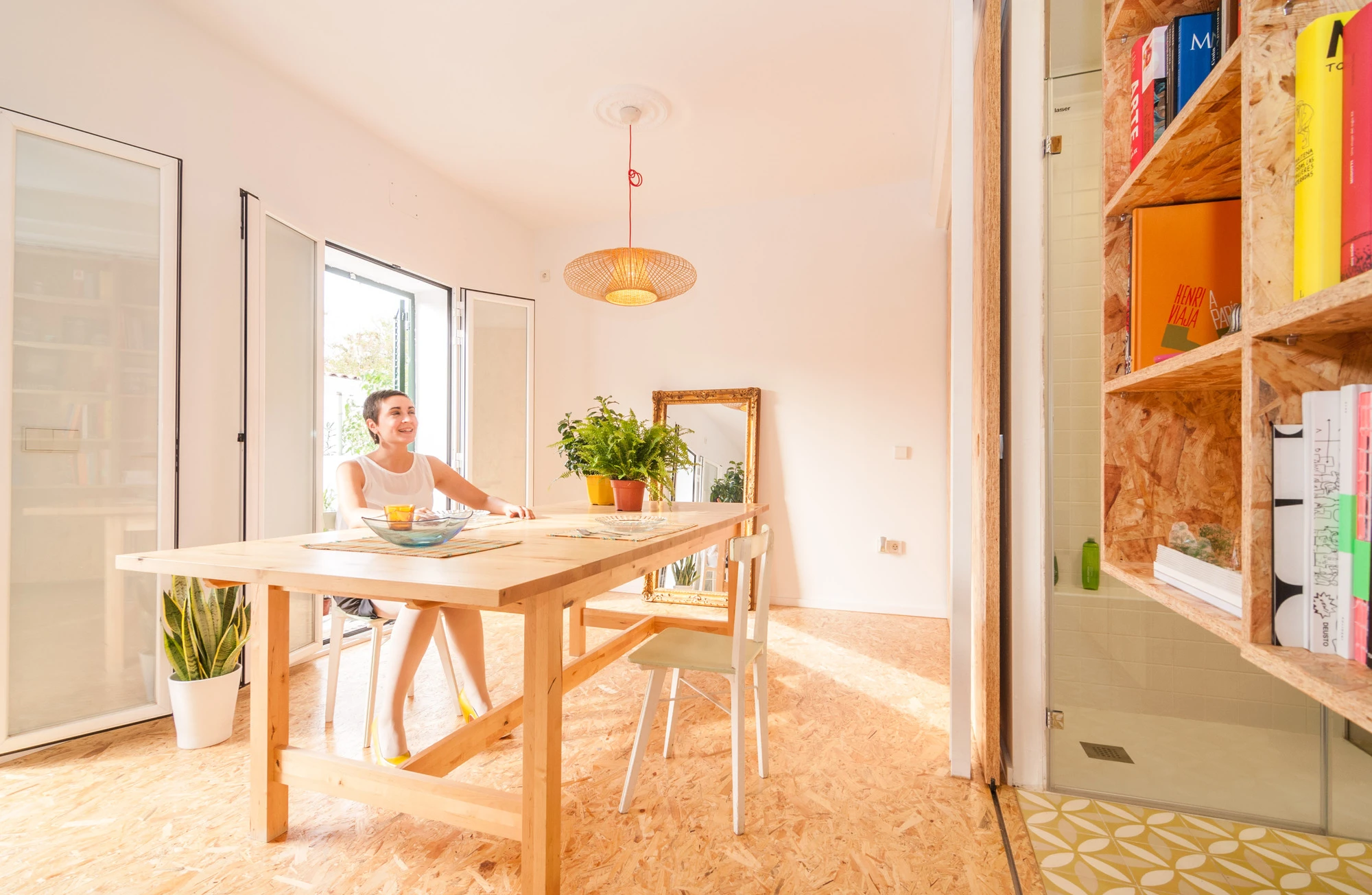 The villa features a total floorspace of 50 sq m (538 sq ft), which is split roughly in half (Photo: Javier de Paz García)