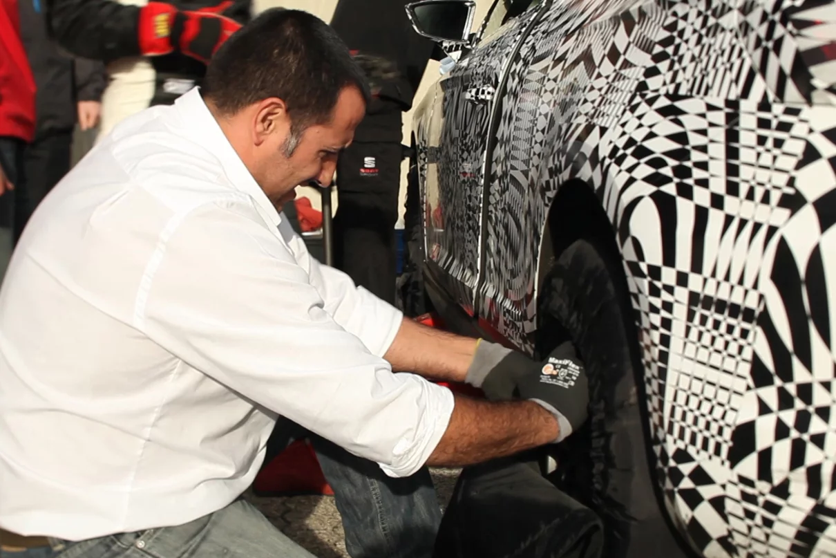 Fettling the SEAT Leon Cupra 280 prior to its record attempt.