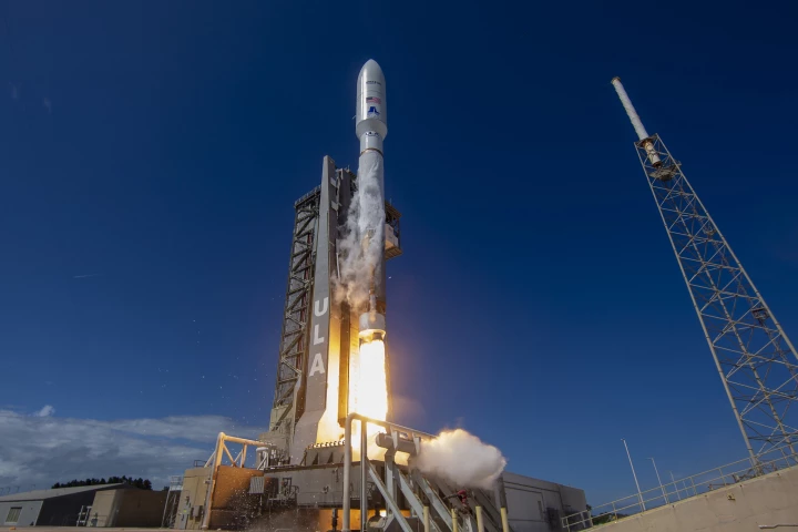 Star wars: The ULA Atlas V rocket carrying the Protoflight mission for Amazon's Project Kuiper lifts off from Space Launch Complex-41 at 2:06pm EDT on October 6. The rivalry between Jeff Bezos and Elon Musk is also expected to take off.