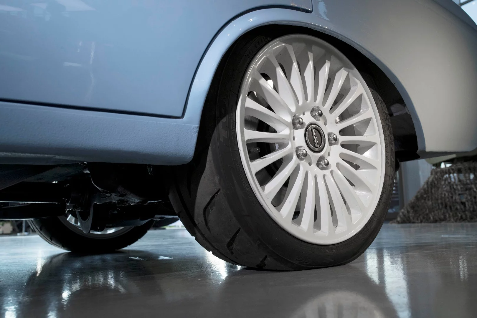 Rims on Kalashnikov's CV-1 electric car