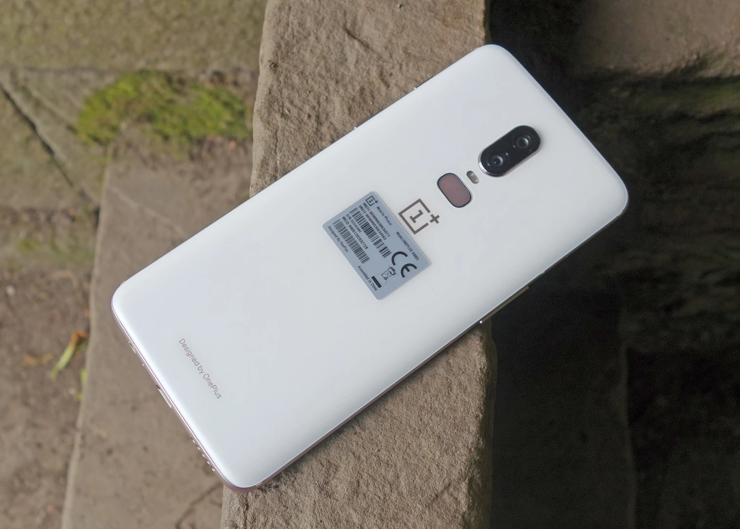 As well as Silk White, the OnePlus 6 is available in matte and mirror black