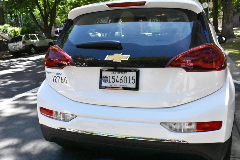When the car is parked, the Rplate Pro can display custom messages such as public service announcements, amber alerts or paid advertising