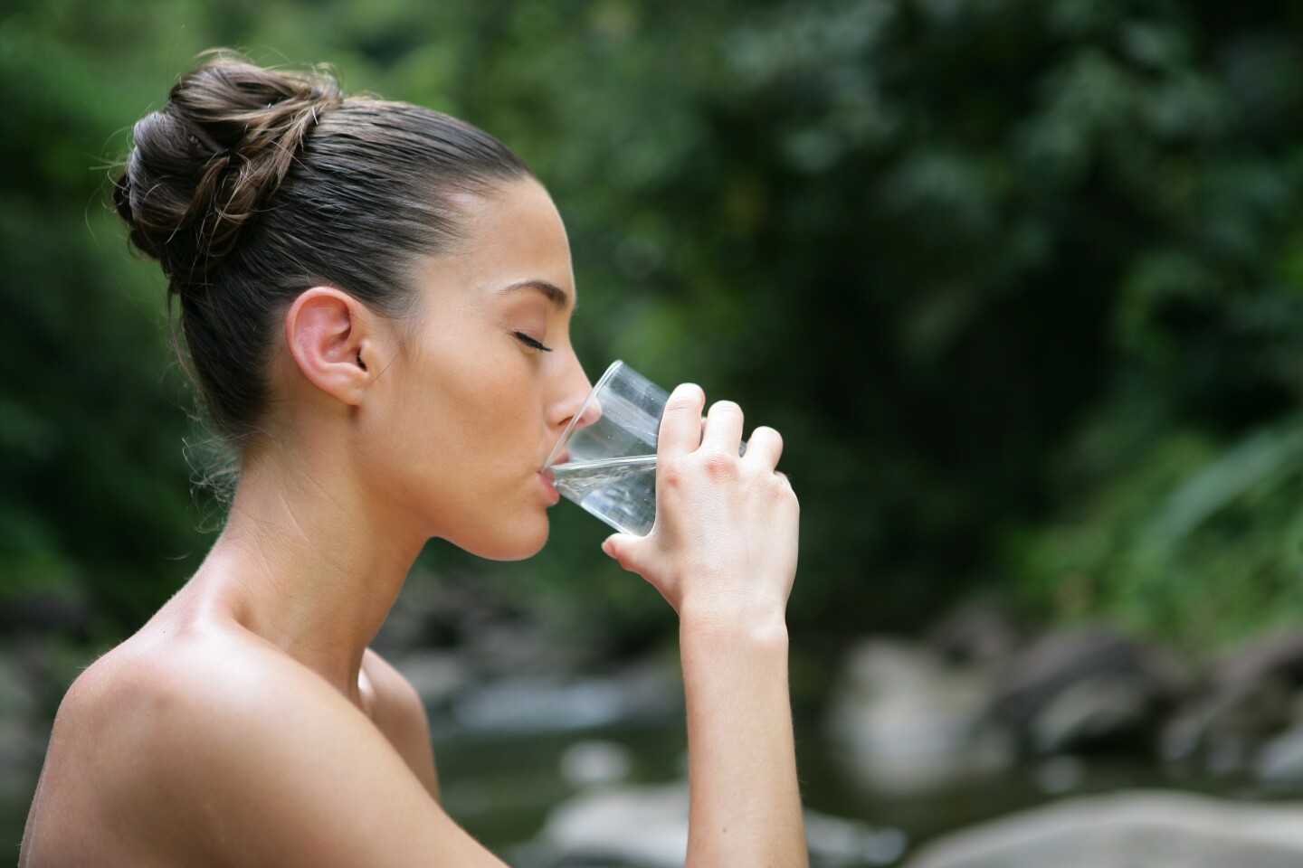The findings revealed a correlation between high serum sodium levels and chronic disease