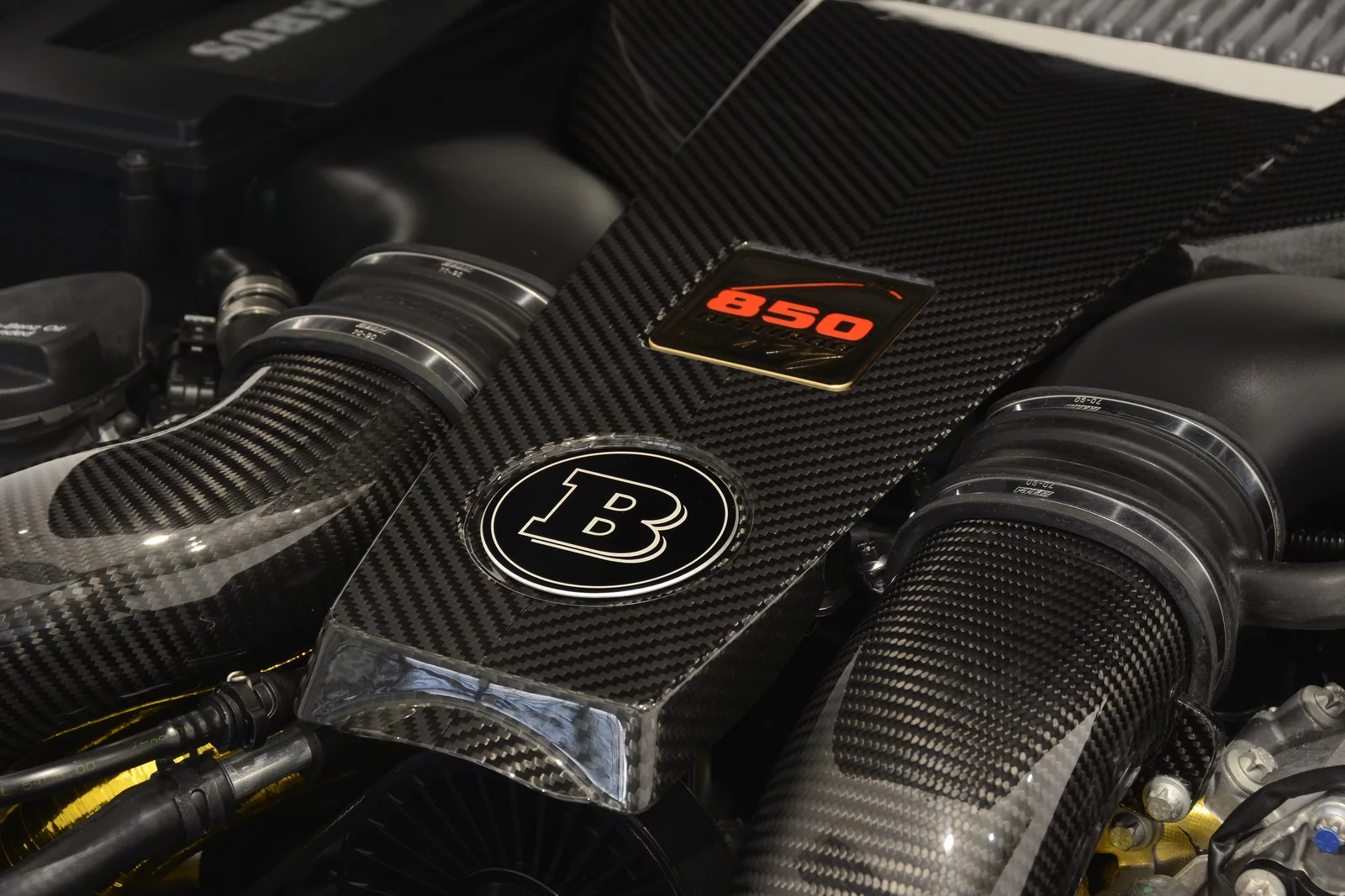 Under the hood of the 850 6.0 Biturbo Coupe