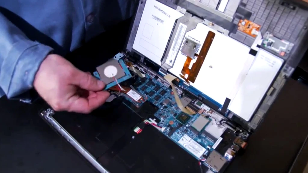 GE's dual piezo cooling jet replacing a fan in a laptop
