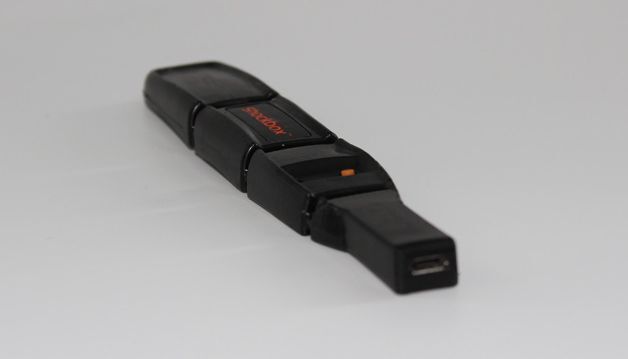 The Shockbox Sensor contains a rechargeable lithium-ion battery, and an accelerometer that detects significant impacts delivered to the helmet