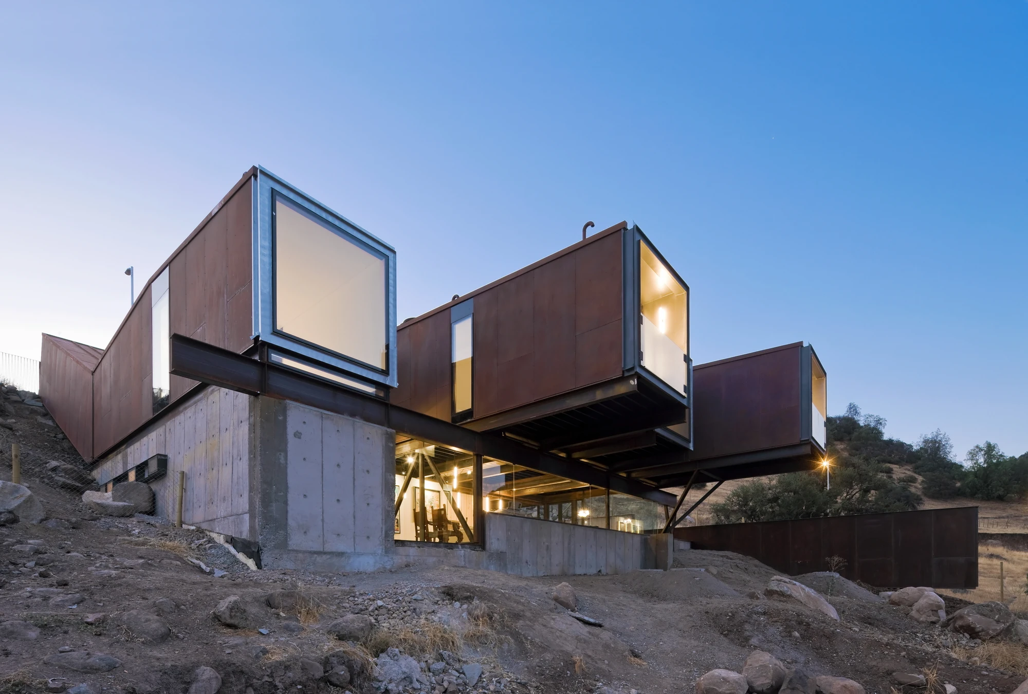 Caterpillar House measures 350 sq m (3,800 sq ft), and comprises a total of 12 used shipping containers (Photo: Sergio Pirrone)