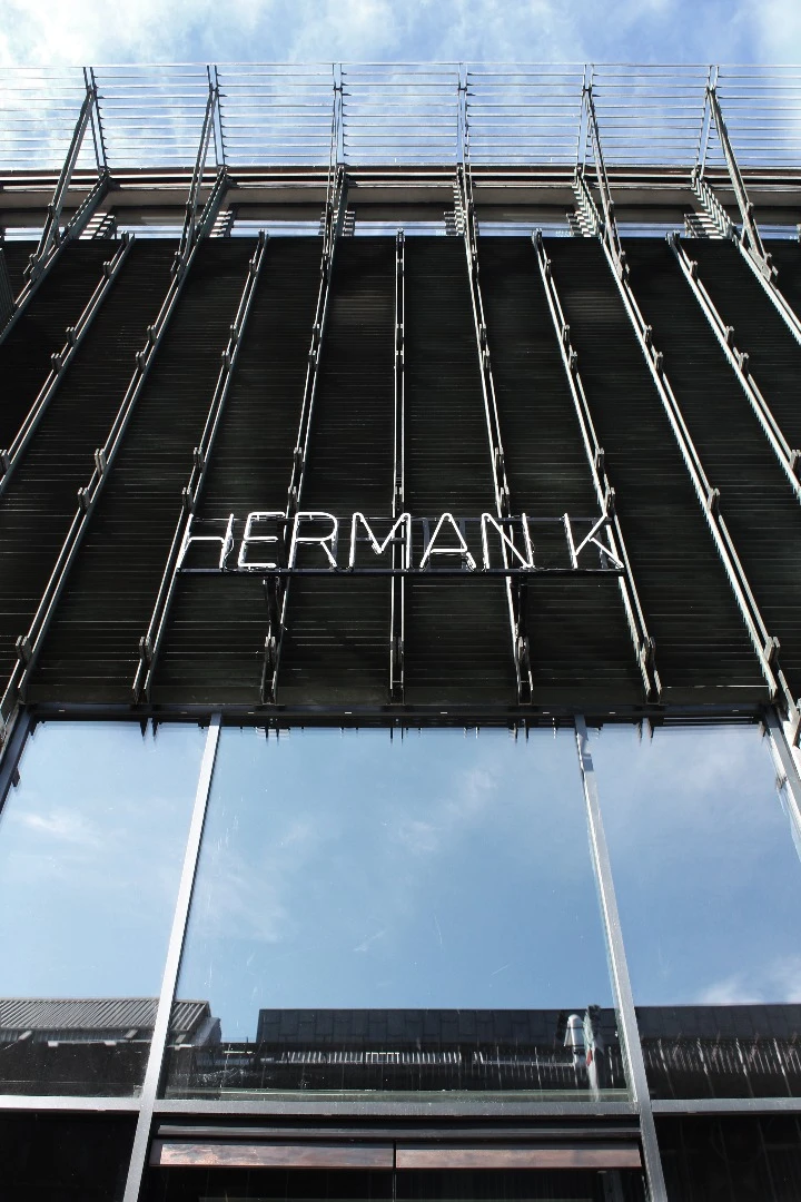Facade of the Hotel Herman K