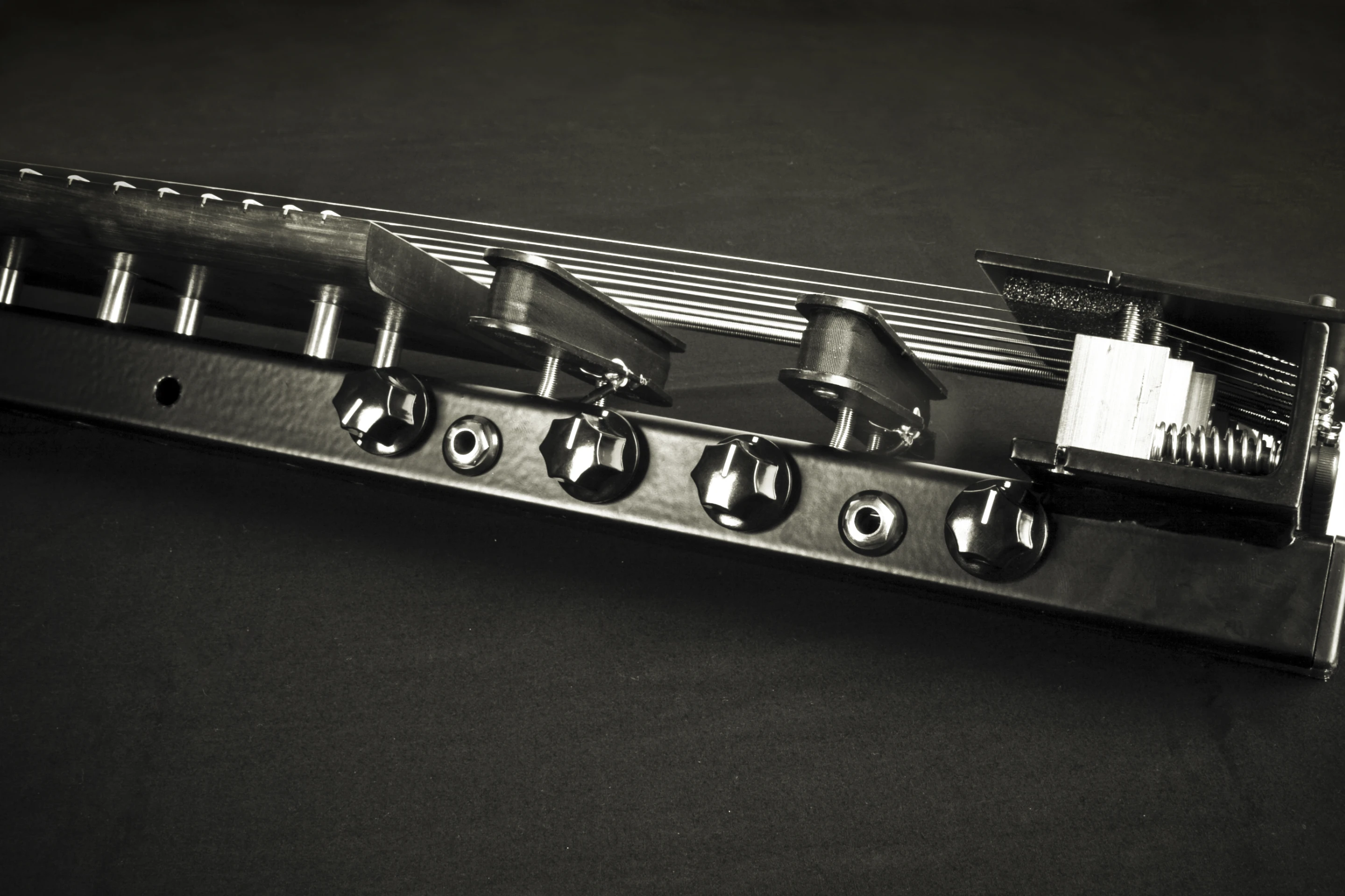 The volume and tone controls, and a close up of the dynamic mute feature