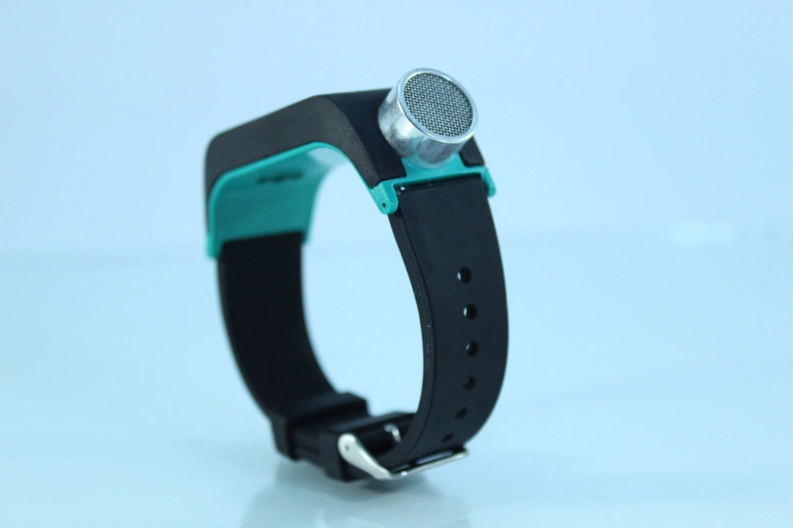 Sunu's battery is said to be good for four hours of continuous use