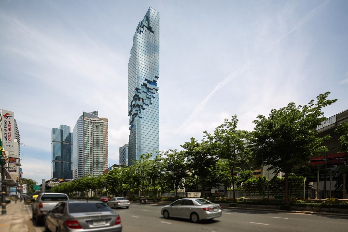 The helical ribbon incorporates glass "skyboxes" that project out of the building to contribute to its pixelated look