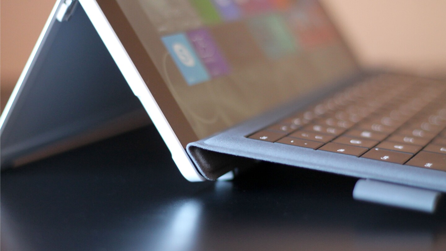 That little fold on the Surface Pro 3's keyboard cover improves lap typing (Photo: Will Shanklin/Gizmag.com)