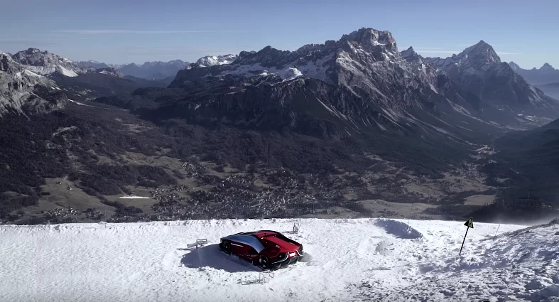 A litte Frangivento red brightens up the whites, grays and browns of winter in the Dolomites