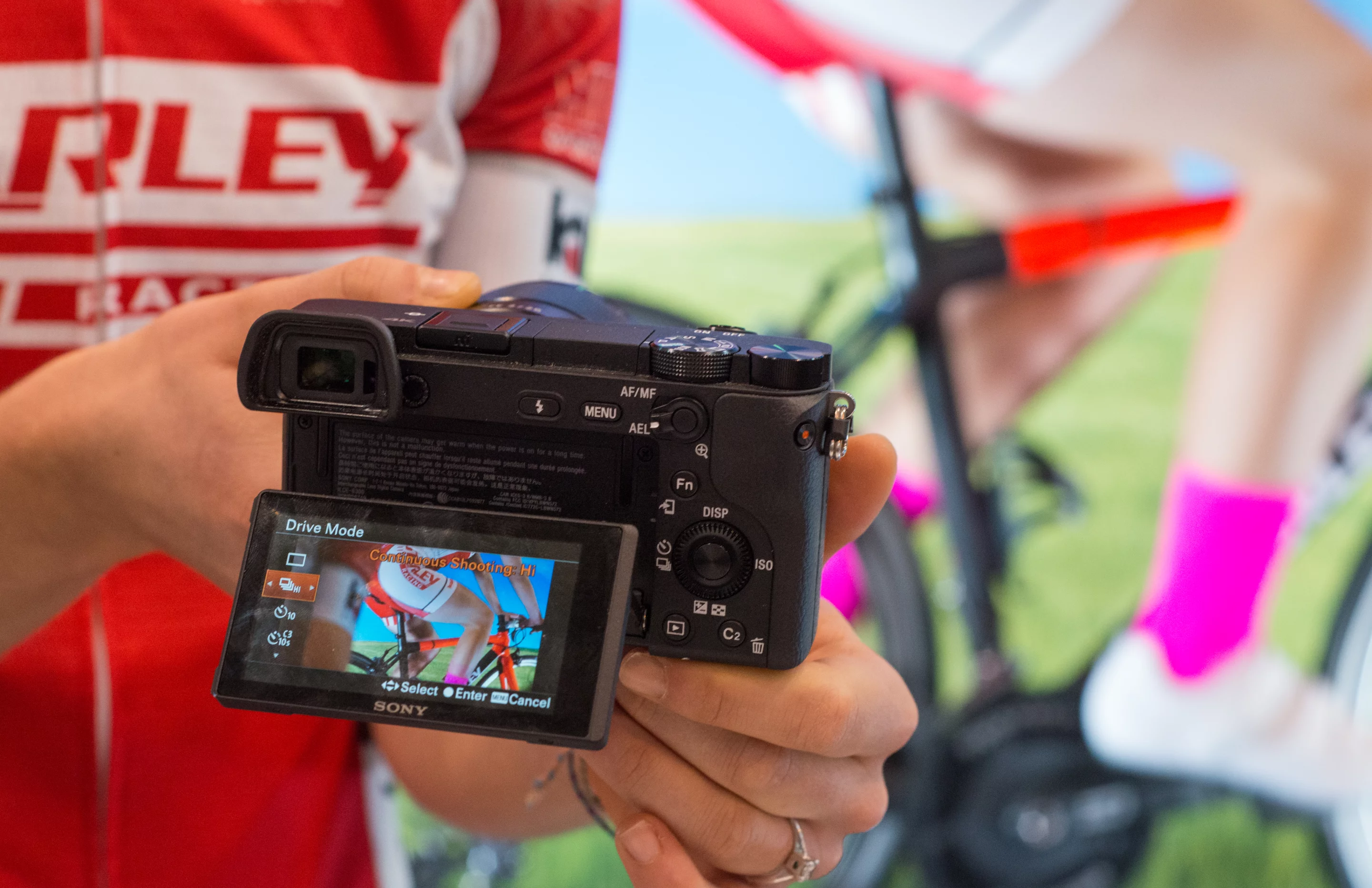 The Sony A6300 features 4K movie recording with full pixel readout/no pixel binning
