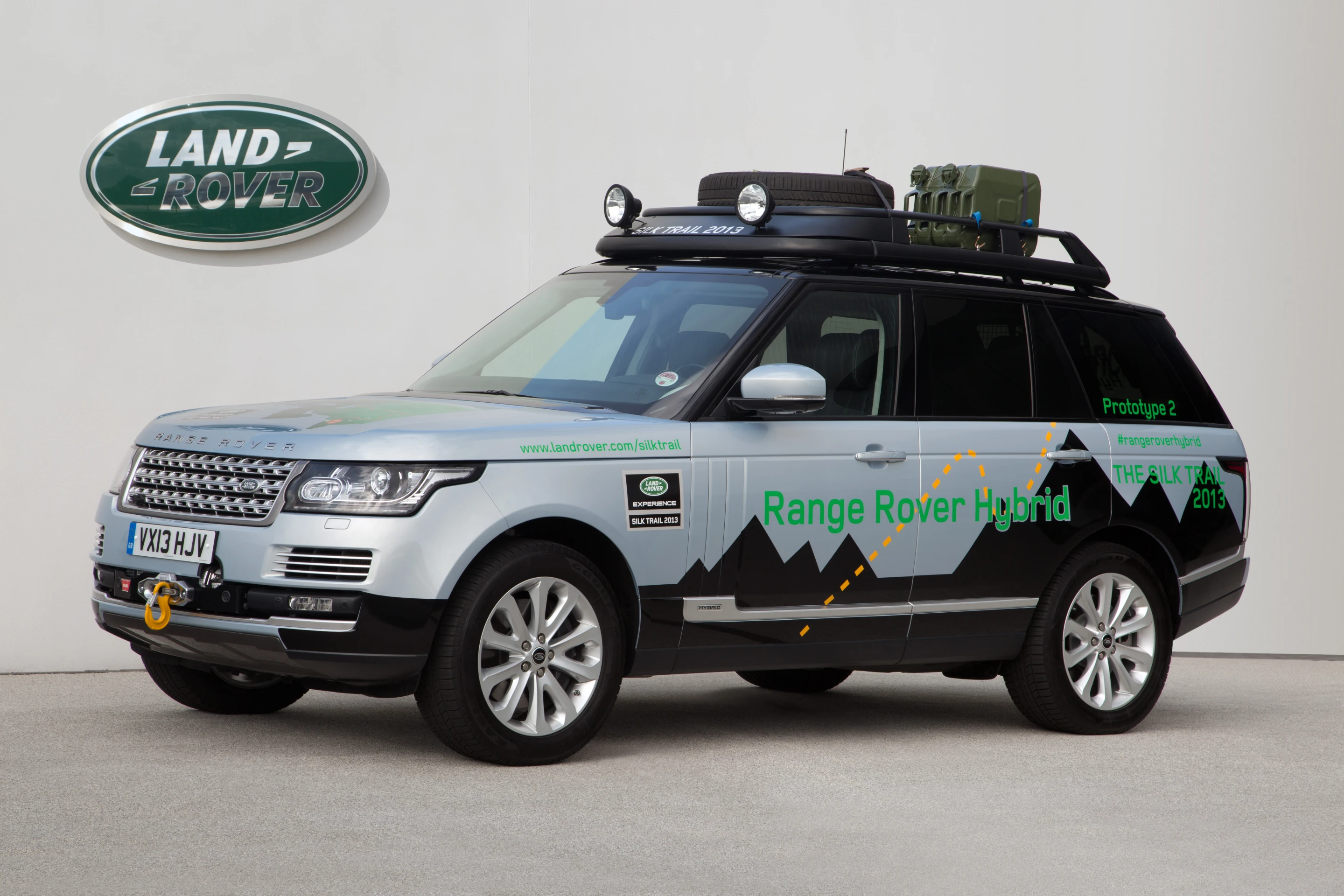 The diesel-electric hybrid powertrain combines a V6 turbo diesel and electric motor