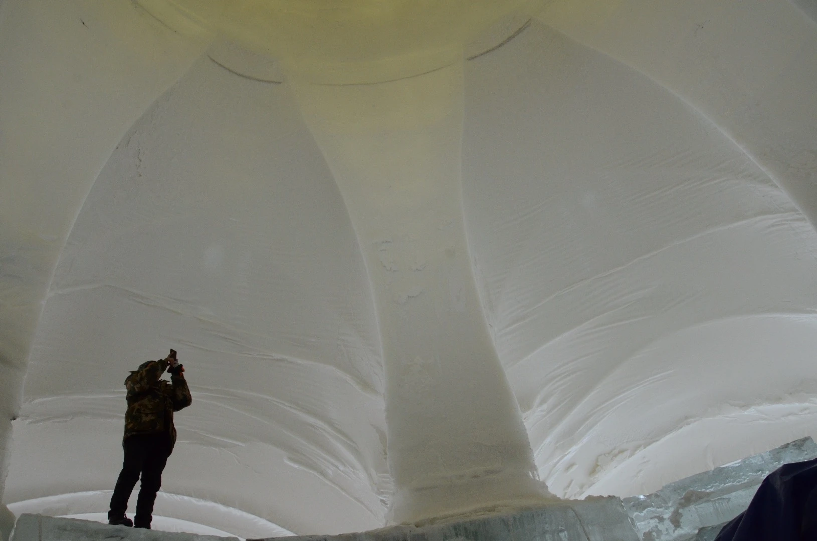 The Flamenco Ice Tower rises to 31 m (101 ft)