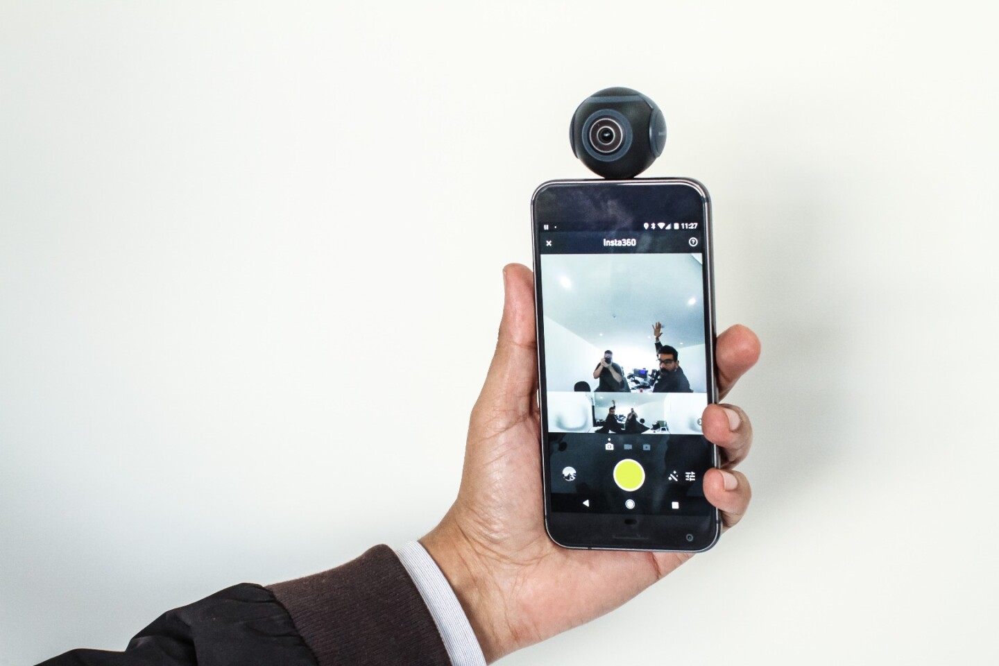 Insta360 Air mounted on the top (well, actually the bottom) of a Google Pixel XL smartphone