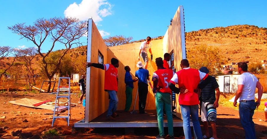 The building is made up of composite wall panels comprising of galvanized zinc sheets, a layer of Sisalation (a highly reflective foil material), Isotherm thermal insulation and internal plywood panels