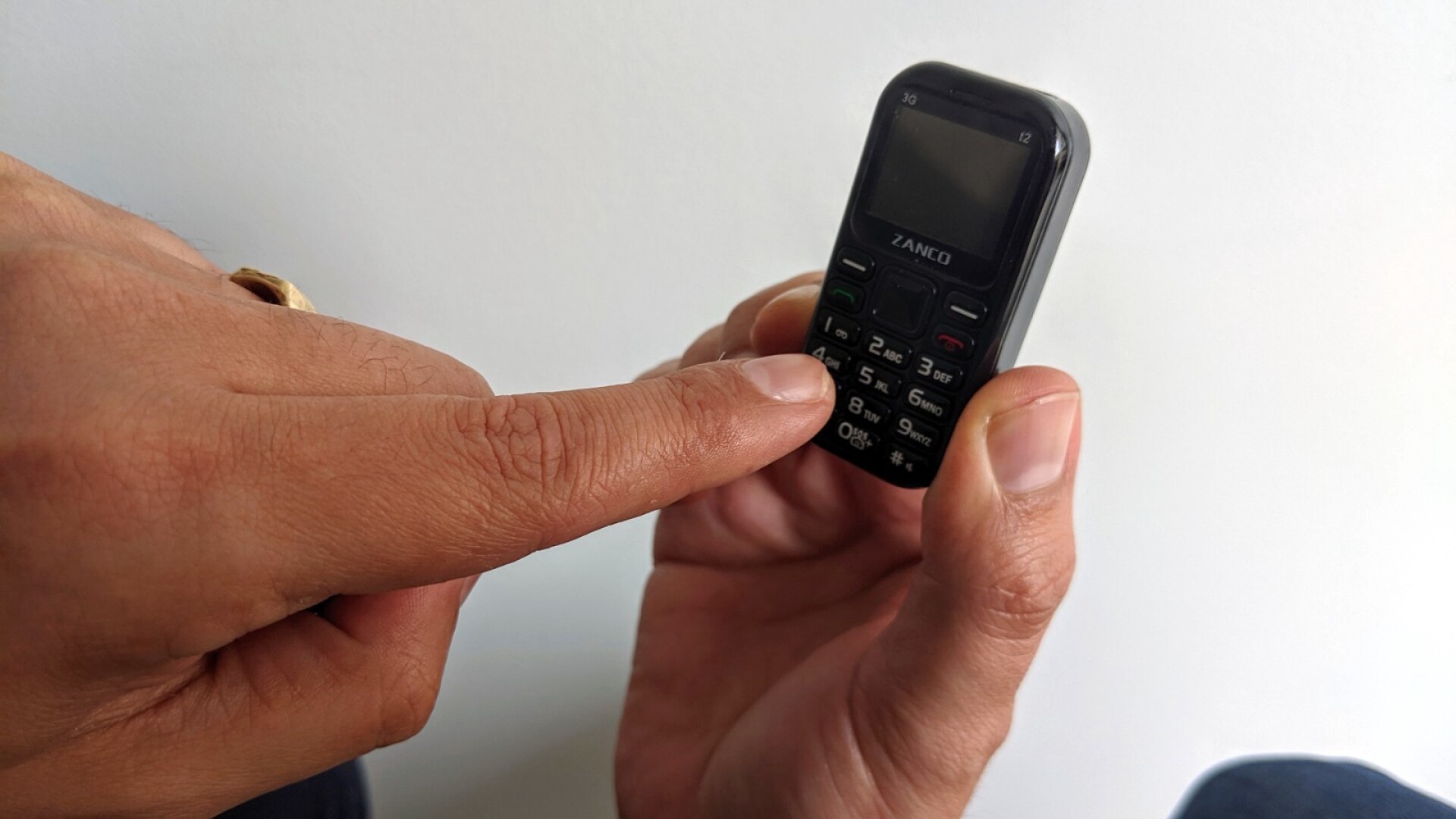 Zanco tiny t2 review: Hands on with the world's smallest 3G phone