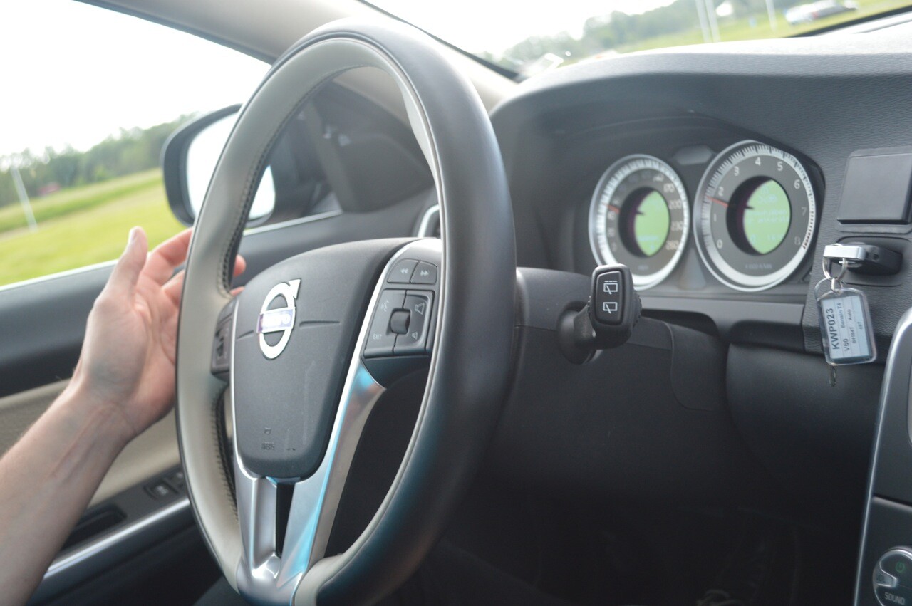 Having veered towards a barrier, Volvo's prototype road edge and barrier detection system takes charge (Photo: Gizmag)