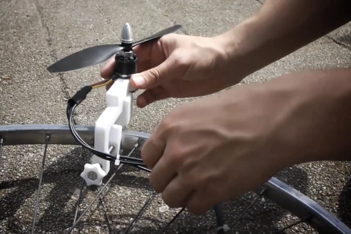 Jasper van Loenen's Drone It Yourself turns everyday objects into flying quadrotor UAVs (Video still: Jasper van Loenen/Mathijs van Oosterhoudt)