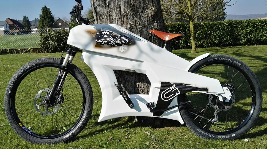 The body on the Model 1 is made of carbon fiber