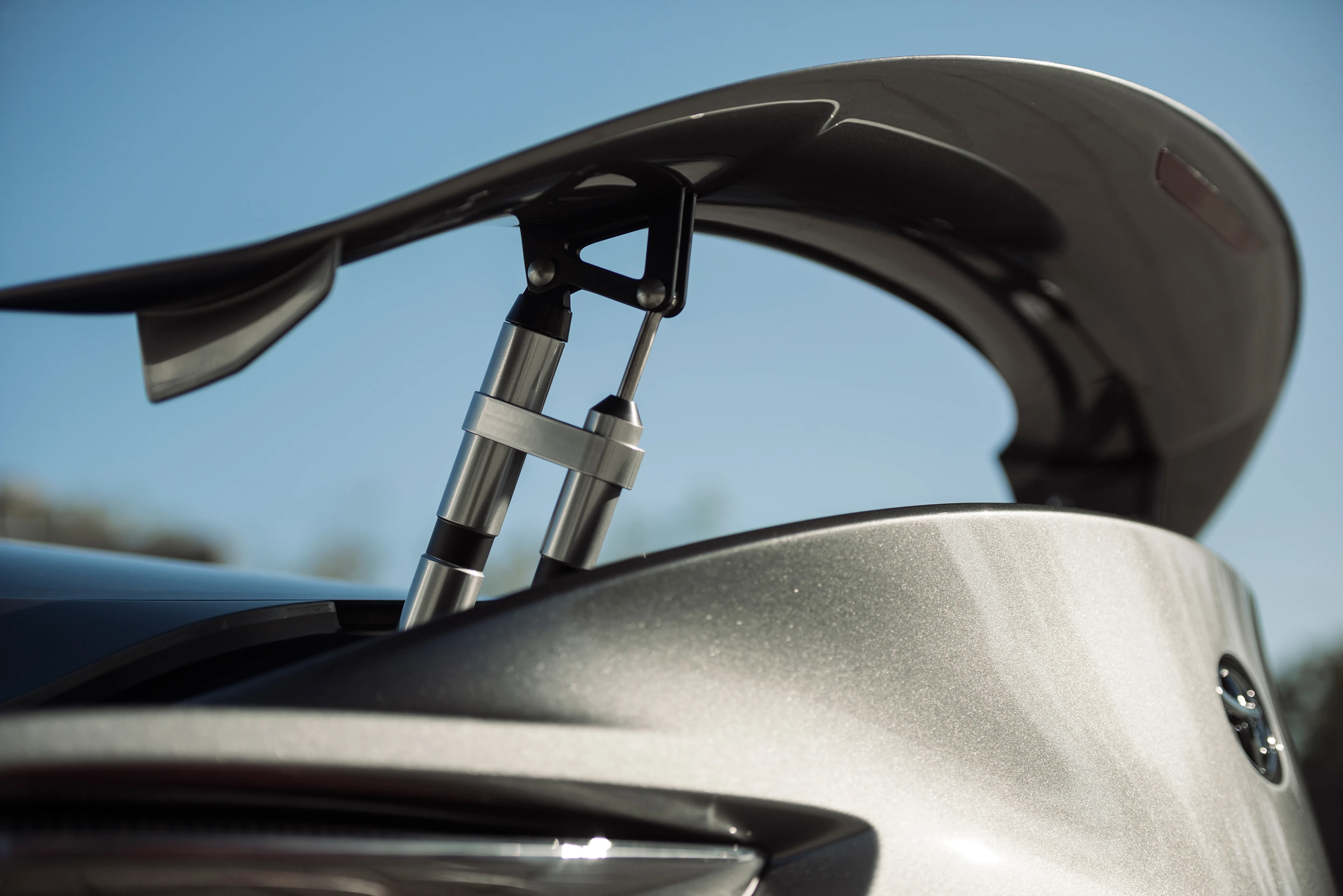 The standard FT-1 concept has a large wing of its own