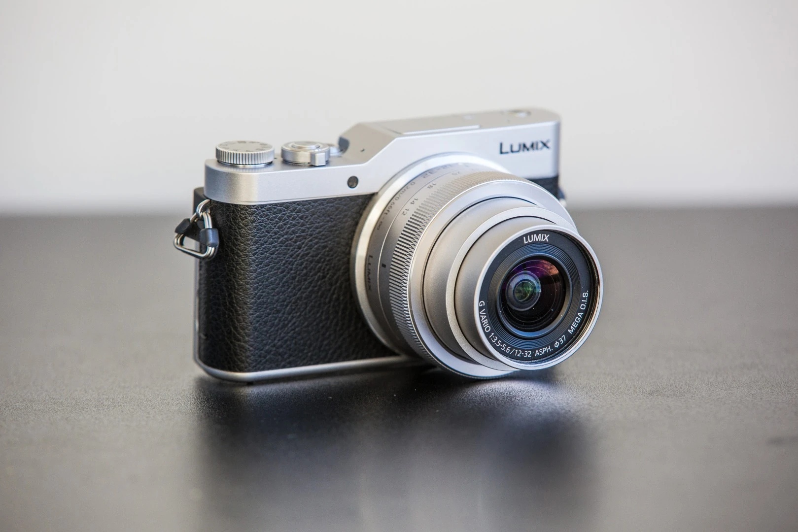 The DMC-GX850 comes with a 12-32 mm lens
