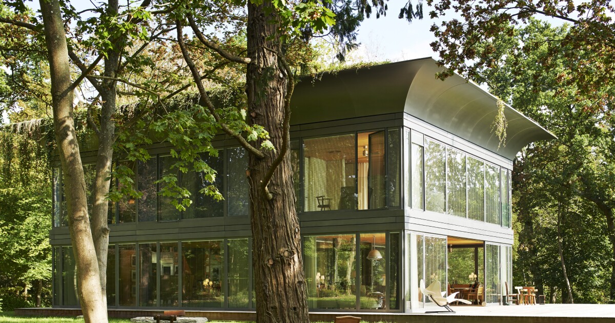 Грант вуд американская готика 1930. Форкс сумерки дом калленов. Дом в стиле барнхаус одноэтажный. Дом прототип. Семейное здание.