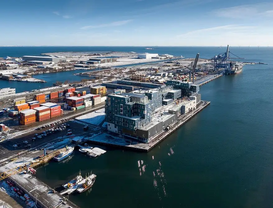 Copenhagen International School has a total floorspace of 26,000 sq m (279,861 sq ft)