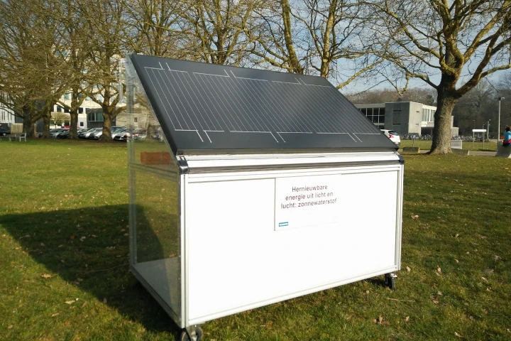 The panel generates a record 250 liters (66 gal) of hydrogen per day and could be used to provide local electricity and heating on the cheap