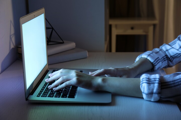 New findings about the danger of late-night screen time